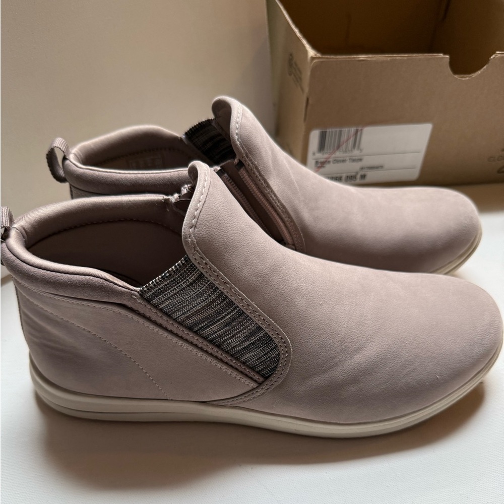 Cloudsteppers by Clarks Beige Zip Up Sneaker/Bootie NWT NIB